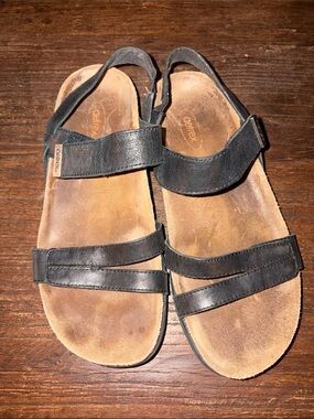 Aetrex Women's Black Leather Double-Strap Comfort Sandals